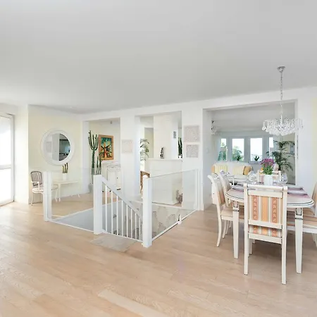 Family With Spacious Terrace And Garage In By Renters * Kolobrzeg