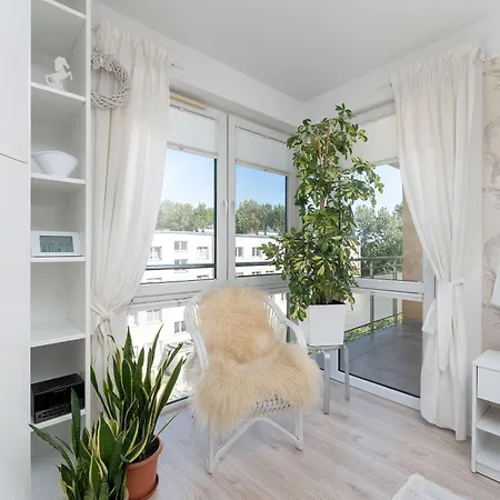 Family With Spacious Terrace And Garage In By Renters Apartmán